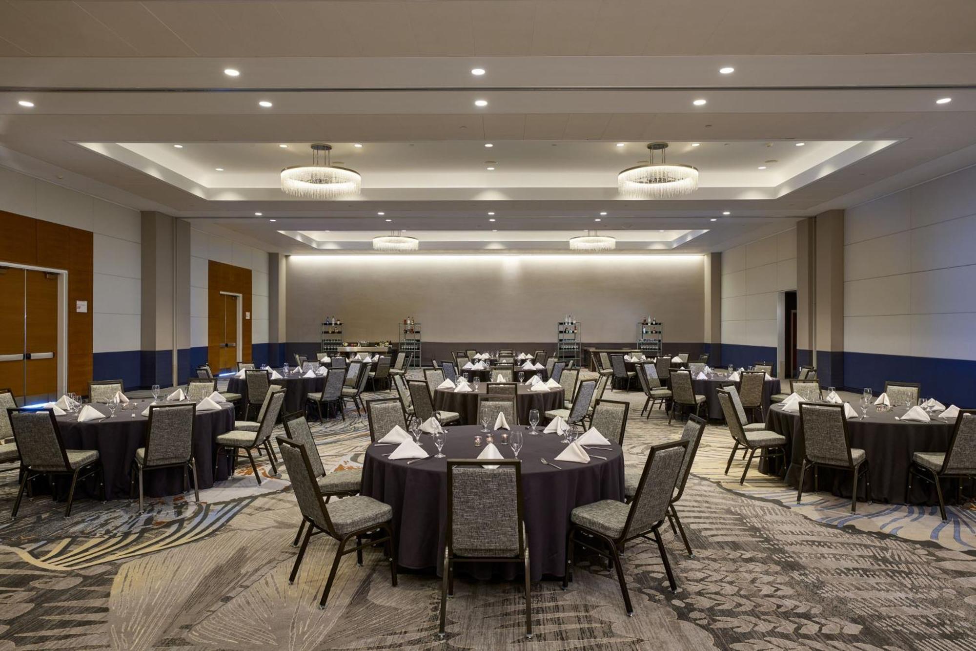 Renaissance Schaumburg Convention Center Hotel Exterior photo