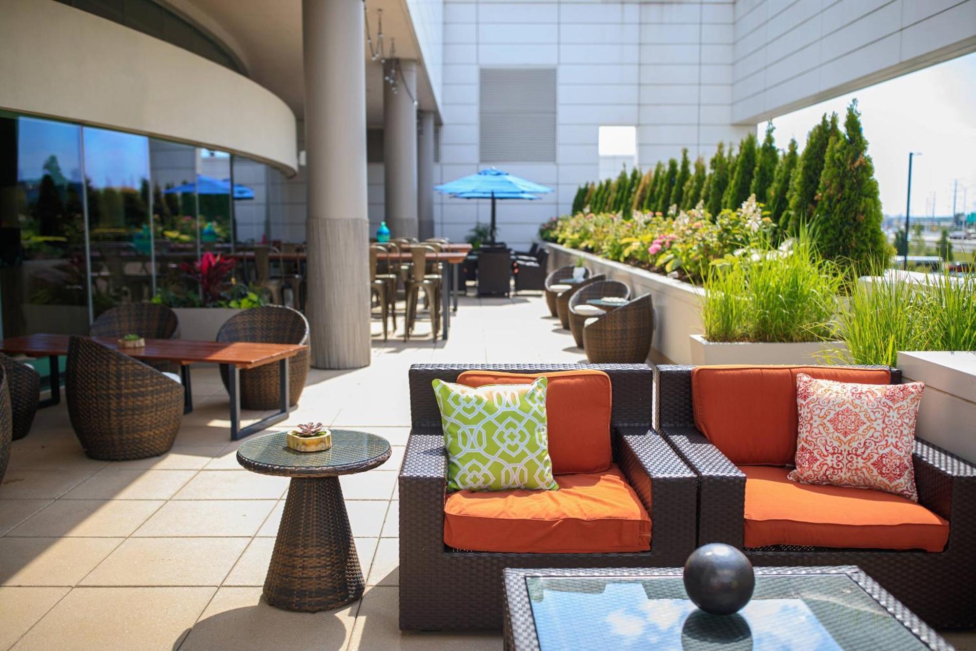 Renaissance Schaumburg Convention Center Hotel Exterior photo